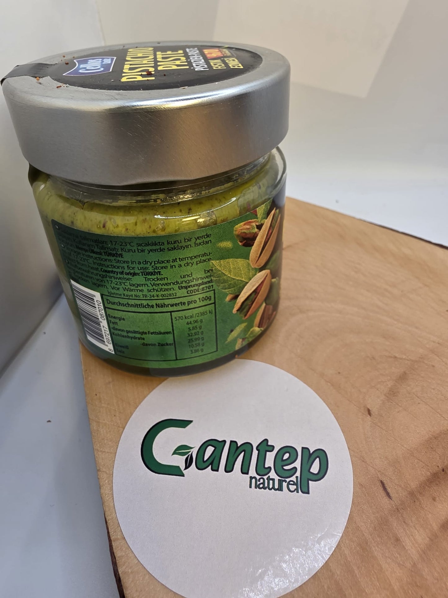 Seitliche Ansicht von Cellos Taste Pistazienpaste – 200 g Glas mit 70 % Pistazienanteil, cremige Nusscreme ohne Glukose.