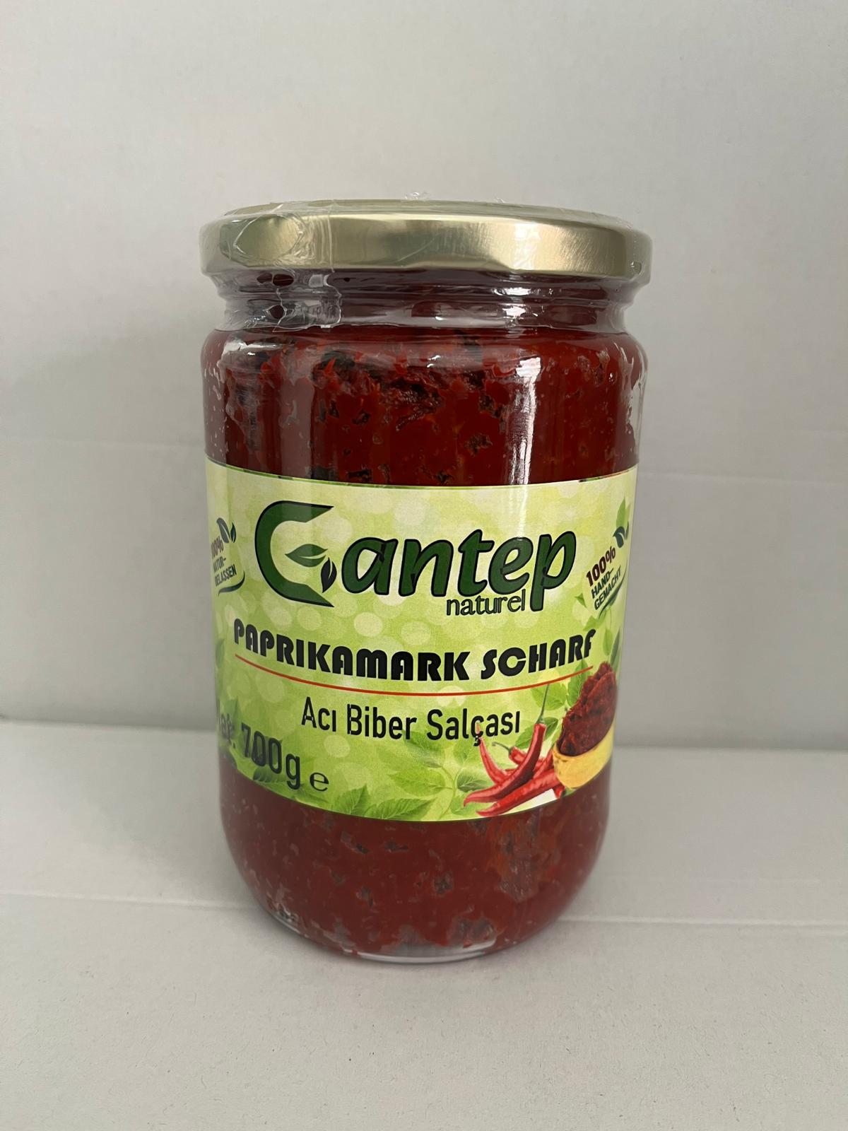 Glas Paprikamark scharf von Gantep Naturel, 700 g, mit grünem Etikett und goldfarbenem Deckel.
